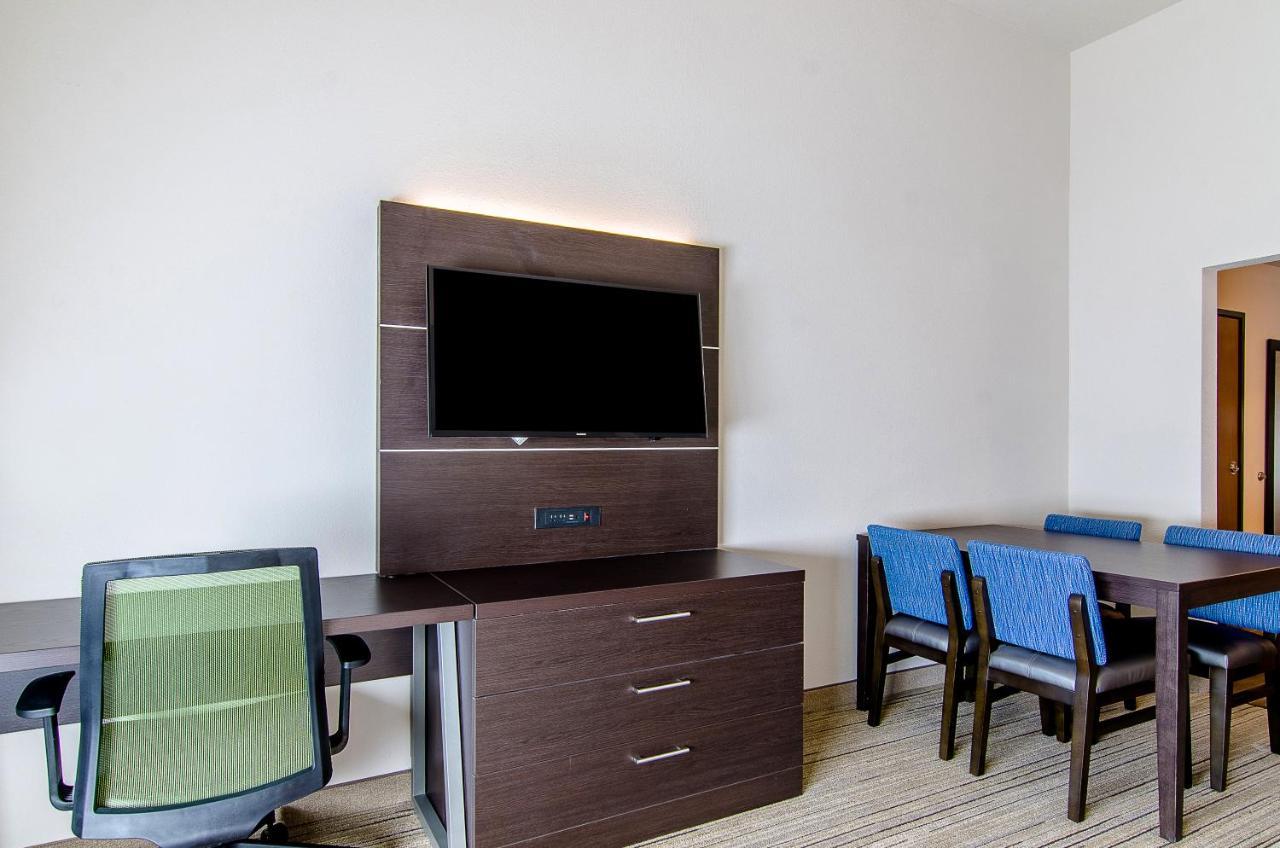 Holiday Inn Express & Suites - Atchison By Ihg Dış mekan fotoğraf