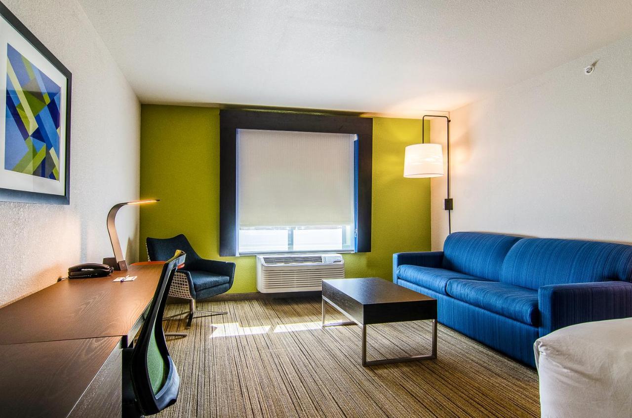 Holiday Inn Express & Suites - Atchison By Ihg Dış mekan fotoğraf