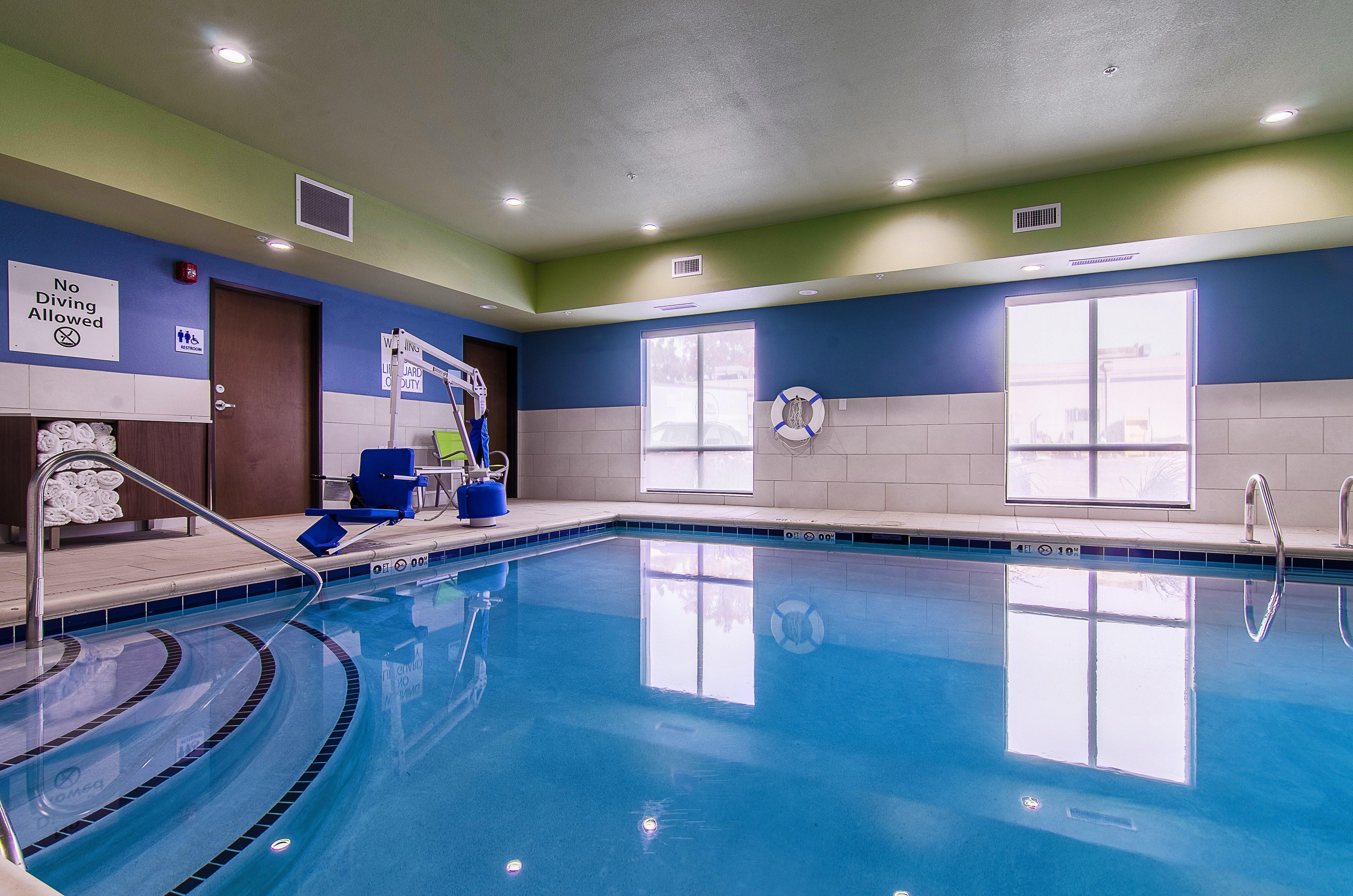 Holiday Inn Express & Suites - Atchison By Ihg Dış mekan fotoğraf